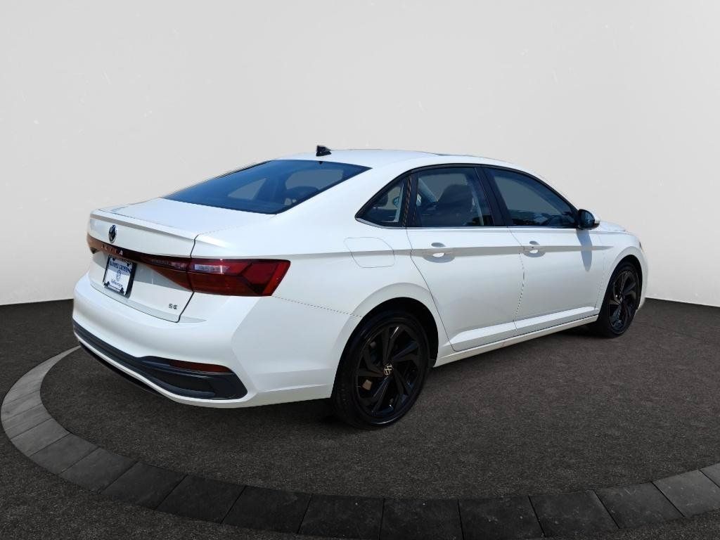 Certified 2025 Volkswagen Jetta SE w/ Sunroof Package FWD image 7