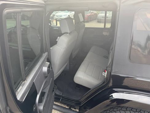Used 2007 Jeep Wrangler Unlimited Sahara AWD/4WD image 14