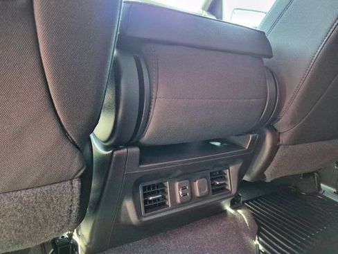 Used 2021 Chevrolet Silverado 1500 LT RWD image 17