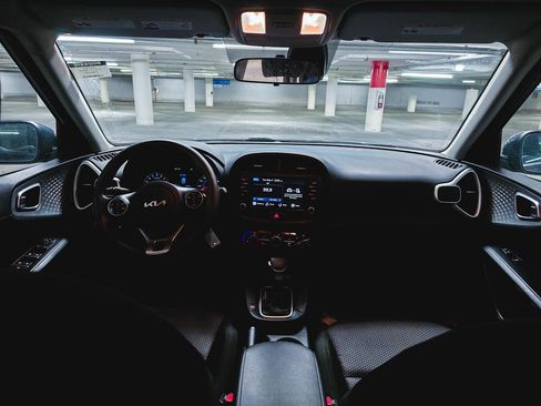 Used 2022 Kia Soul LX w/ Technology Package FWD image 3