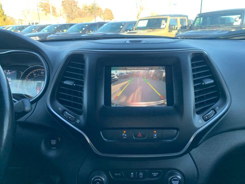 Used 2020 Jeep Cherokee Latitude Lux w/ Trailer Tow Group image 29