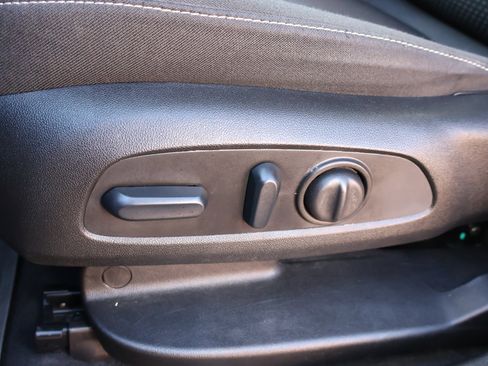 Certified 2023 GMC Acadia SLE w/ Driver Convenience Package image 10