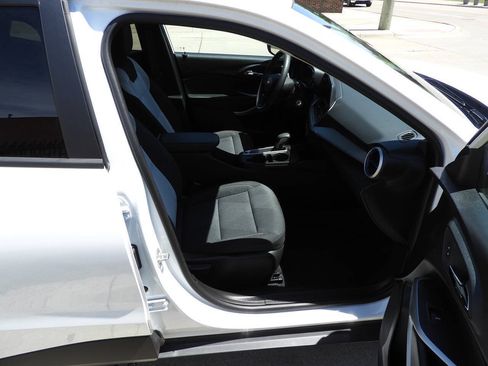 Used 2025 Chevrolet Trax LS w/ LS Convenience Package FWD image 34