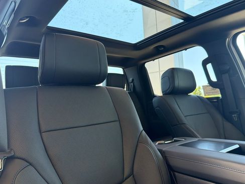 New 2026 Toyota Tundra Platinum AWD/4WD image 19