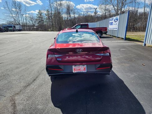 Used 2025 Hyundai Elantra Limited FWD image 4