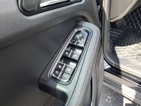 Used 2024 Porsche Macan S AWD/4WD image 16