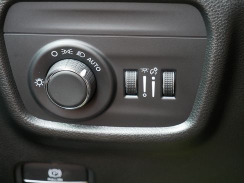Used 2024 Jeep Grand Cherokee Laredo w/ Luxury Tech Group I AWD/4WD image 26