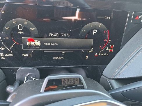 Used 2025 GMC Yukon AT4 w/ AT4 Premium Plus Package AWD/4WD image 6