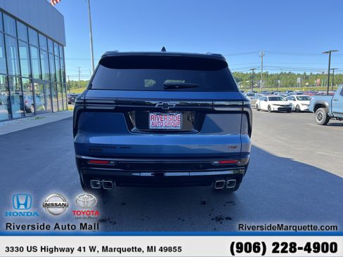 Used 2026 Chevrolet Traverse RS w/ LPO, Floor Liner Package AWD/4WD image 7