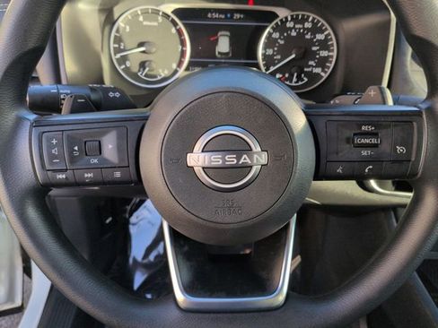 Used 2023 Nissan Rogue S image 11