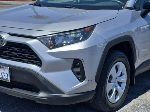 Used 2019 Toyota RAV4 LE w/ Carpet Mat Package FWD image 8
