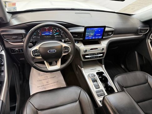Used 2023 Ford Explorer XLT w/ Equipment Group 202A image 9