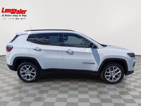 Used 2023 Jeep Compass Latitude AWD/4WD image 6