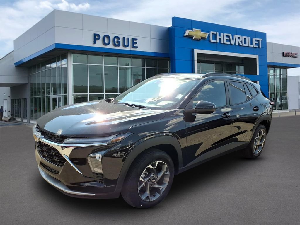 Used 2025 Chevrolet Trax LT w/ LT Convenience Package FWD image 4