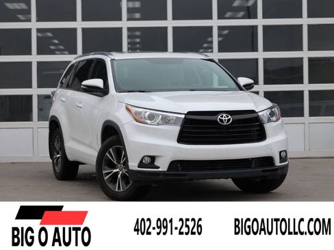 Used 2016 Toyota Highlander XLE AWD/4WD image 1
