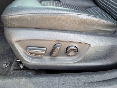 Used 2018 Toyota Camry LE image 11