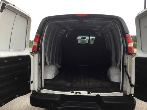 Used 2019 Chevrolet Express 2500 w/ Driver Convenience Package RWD image 18