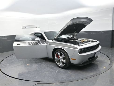 Used 2010 Dodge Challenger R/T image 25