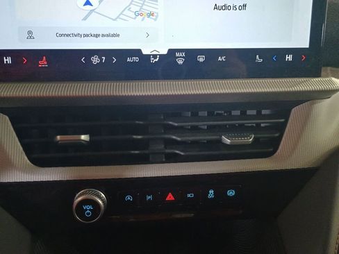 Used 2025 Ford Explorer Active image 13