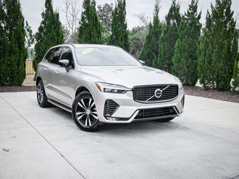 Used 2024 Volvo XC60 B5 Core image 2