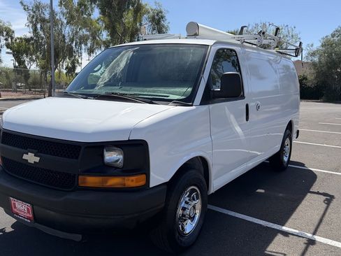 Used 2010 Chevrolet Express 2500 image 1