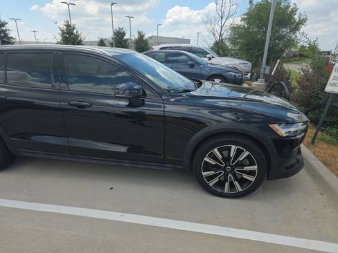 Used 2022 Volvo V60 T5 Cross Country w/ Advanced Package AWD/4WD image 2