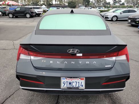 Certified 2025 Hyundai Elantra SEL image 23