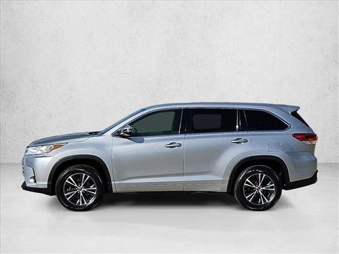 Used 2018 Toyota Highlander LE FWD image 9