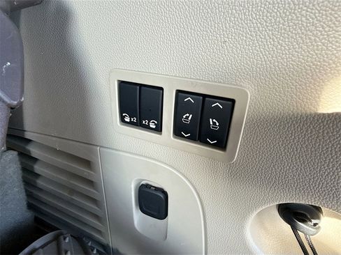 Used 2018 Cadillac Escalade Luxury image 30