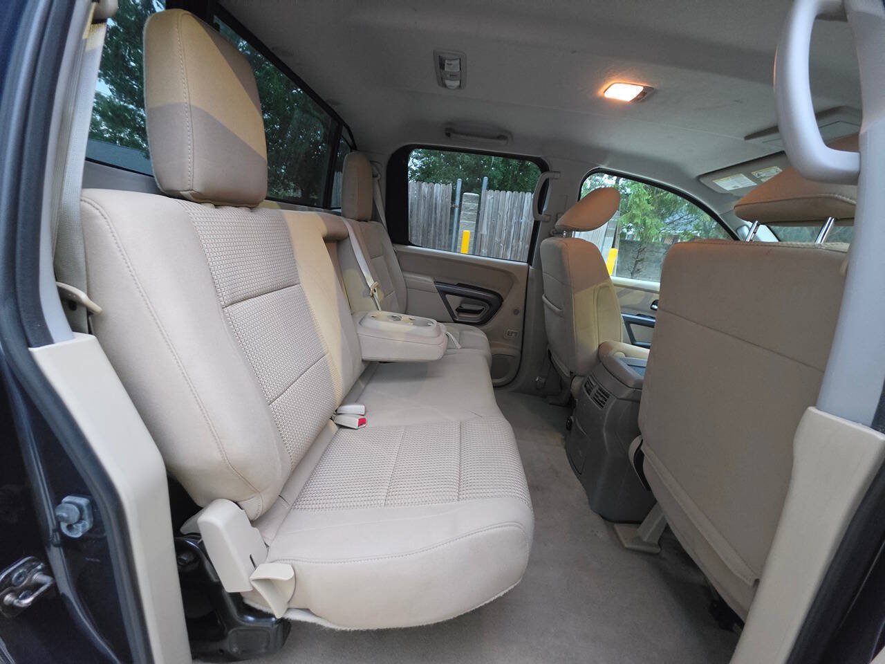 Used 2015 Nissan Titan SV RWD image 12