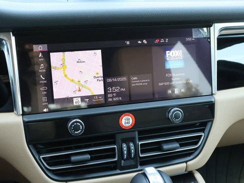 Used 2025 Porsche Macan image 23