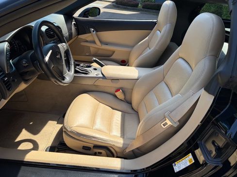 Used 2007 Chevrolet Corvette Coupe w/ Preferred Equipment Group RWD image 18