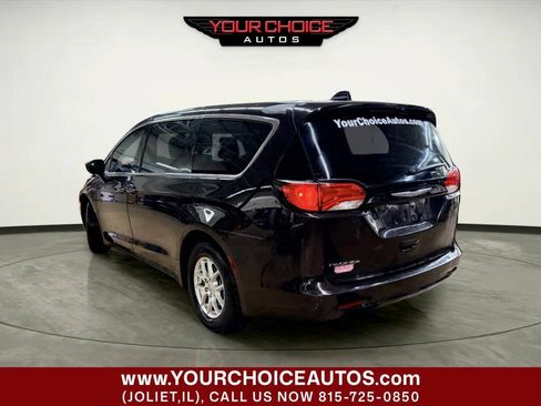 Used 2017 Chrysler Pacifica Touring FWD image 3
