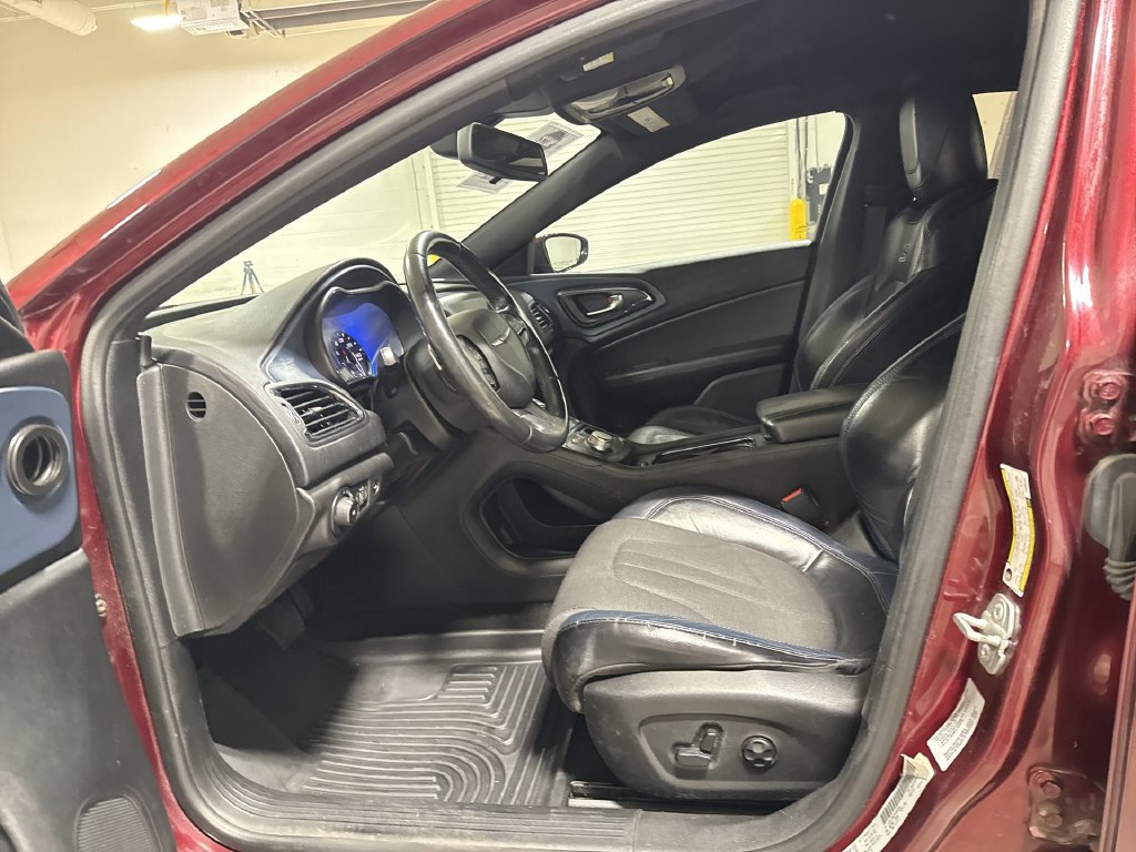 Used 2015 Chrysler 200 S FWD image 18