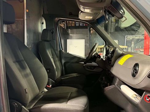 Used 2019 Mercedes-Benz Sprinter 144 image 13