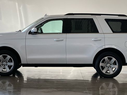 Used 2019 Ford Expedition XLT w/ Equipment Group 202A image 4