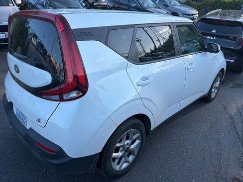 Used 2020 Kia Soul S FWD image 3