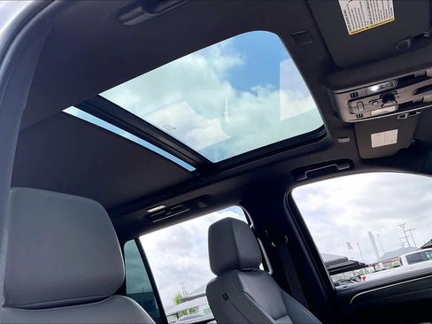 Used 2022 Chevrolet Tahoe LT w/ LT Signature Plus Package AWD/4WD image 15