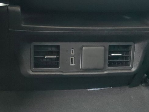 Used 2024 GMC Sierra 1500 SLT image 17