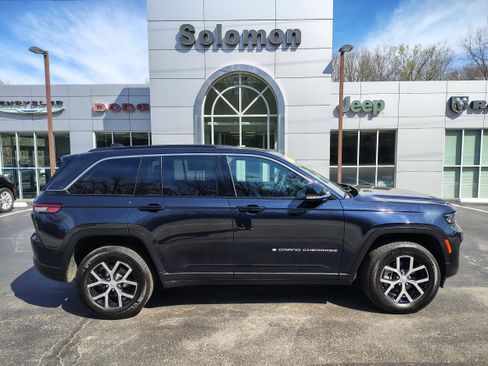 Certified 2024 Jeep Grand Cherokee Limited image 1