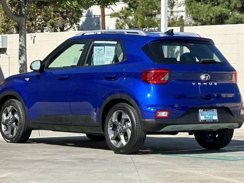 Used 2022 Hyundai Venue SEL image 3
