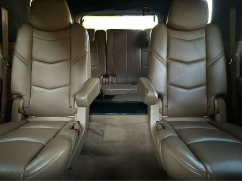 Used 2017 Cadillac Escalade Platinum RWD image 23
