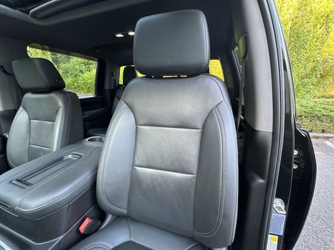 Used 2021 Chevrolet Silverado 3500 LTZ w/ LTZ Convenience Package image 16