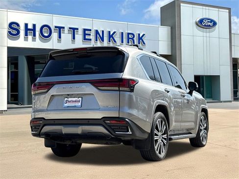 Used 2022 Lexus LX 600 4WD w/ Accessory Package (Z1) image 8