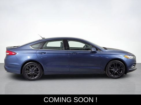 Used 2018 Ford Fusion SE image 2