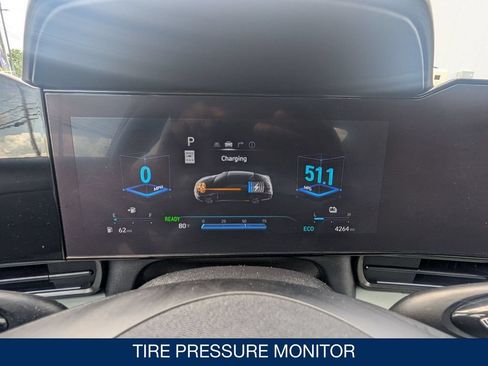 Certified 2025 Hyundai Elantra Limited FWD image 22