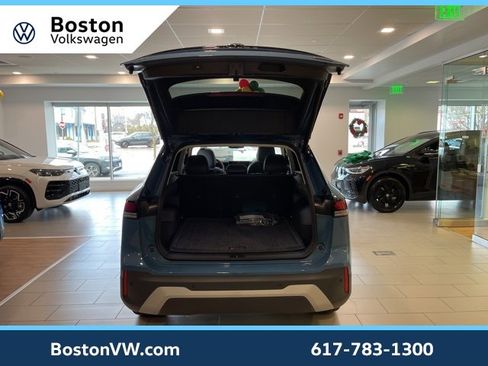 New 2026 Volkswagen Tiguan SE image 9