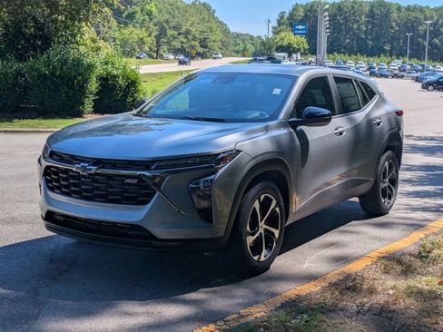 New 2026 Chevrolet Trax RS w/ Sunroof Package FWD image 5