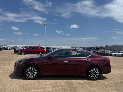 Certified 2025 Nissan Altima 2.5 SV FWD image 11