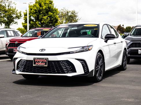 Certified 2026 Toyota Camry Hybrid w/ Convenience Package FWD image 3
